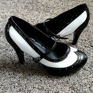 Ellie by Leg Avenue Black & White Flapper 4" Heels